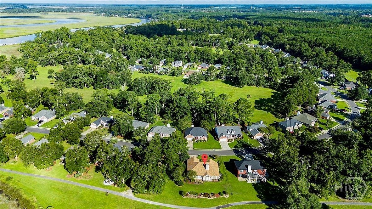 Aerial view of the neighborhood at 641 Marshview Dr.